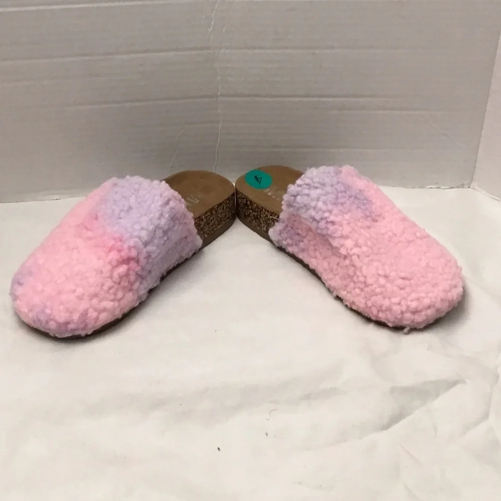 Mia Girl fuzzy slippers size 4